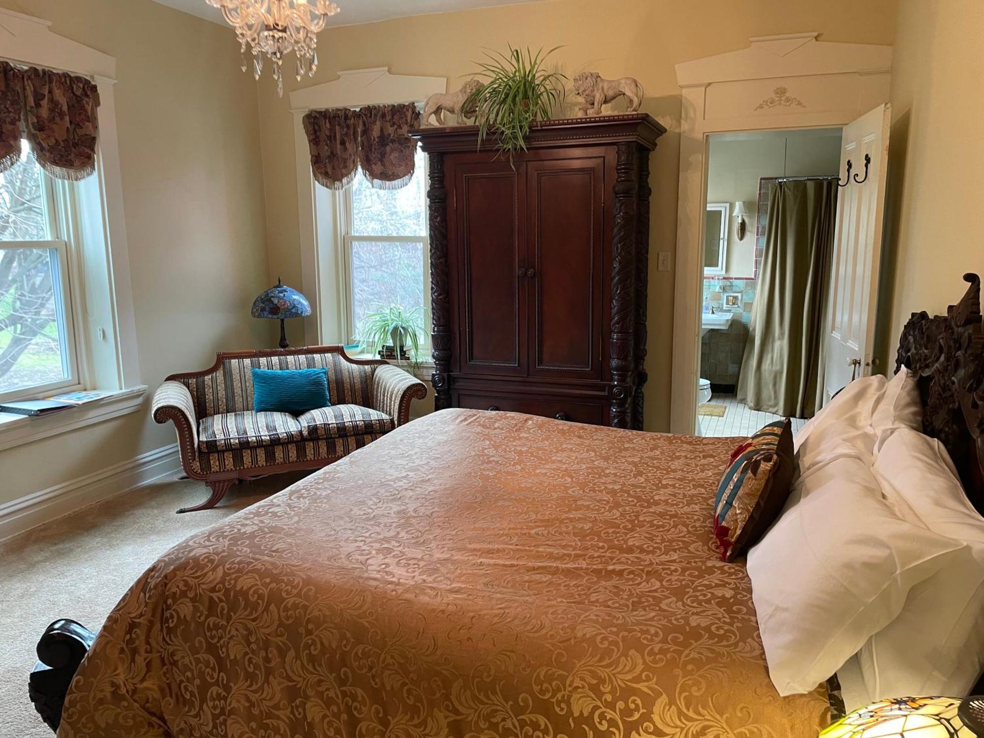 Hollinger House Bed & Breakfast
