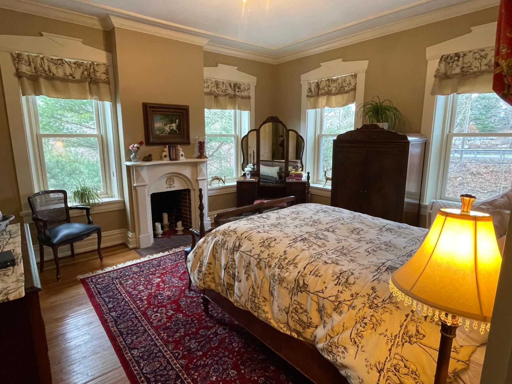 Hollinger House 3*