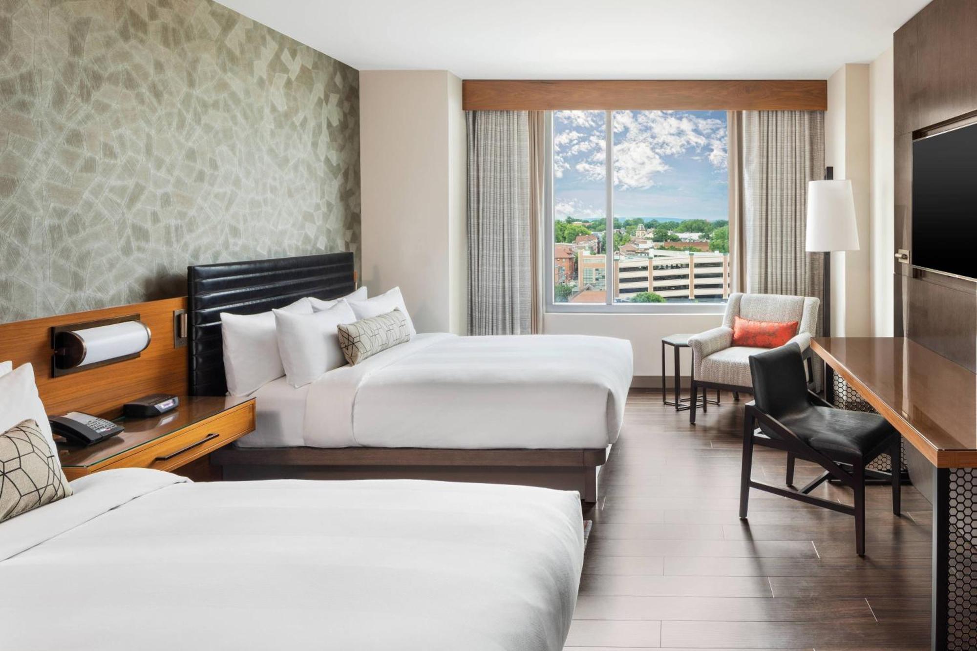 Hotel Marriott At Penn Square 3*