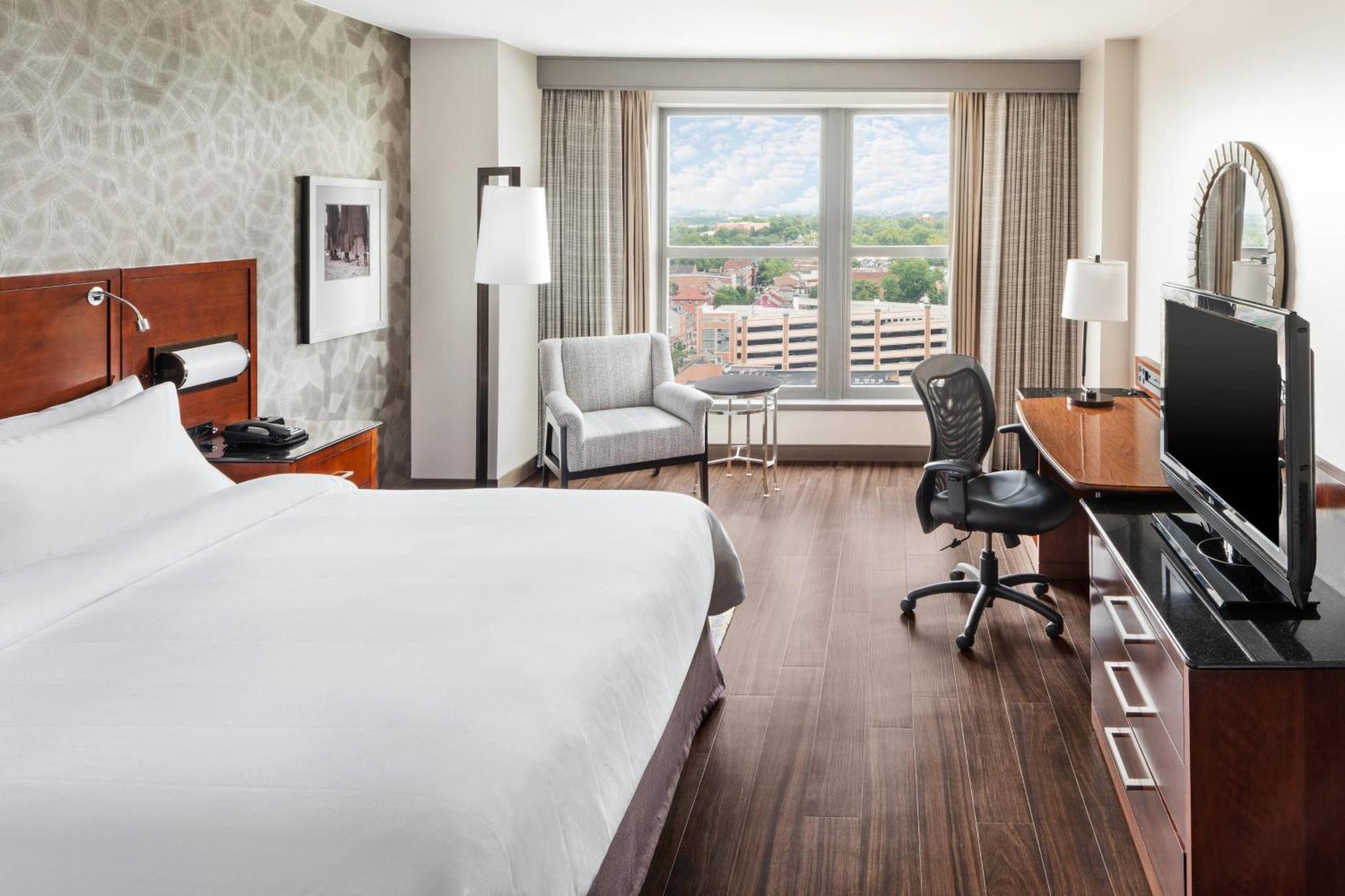 Marriott At Penn Square Hotel