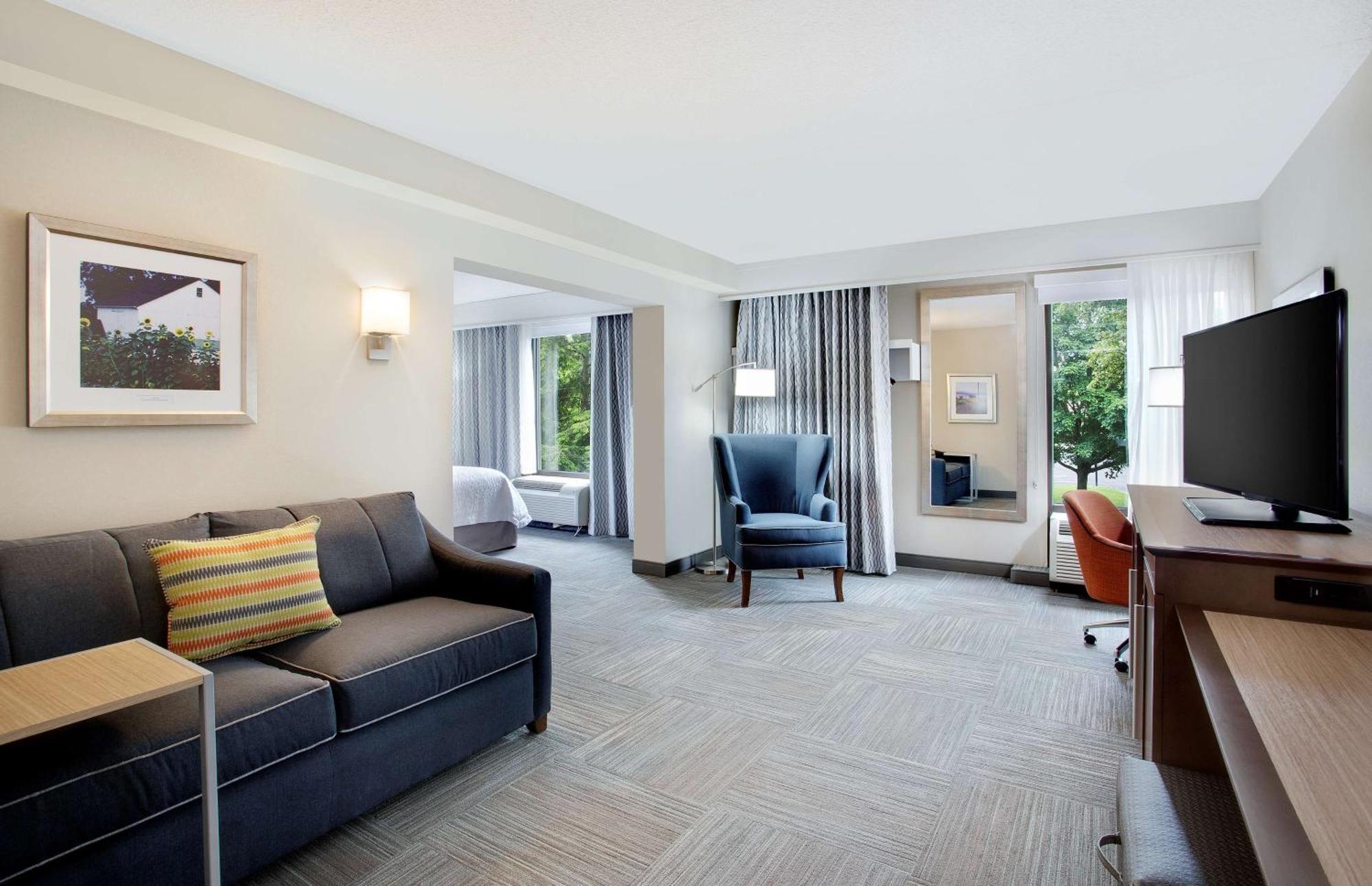 Hampton 3*