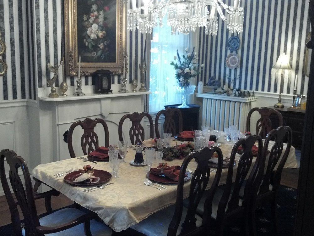 Lovelace Manor Bed & Breakfast