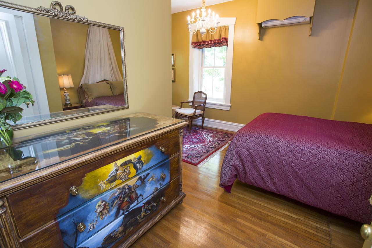 Hollinger House Bed & Breakfast Lancaster