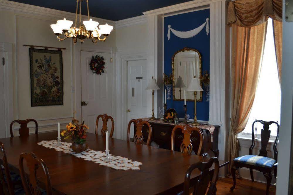 Ej Bowman House Bed & Breakfast 2*