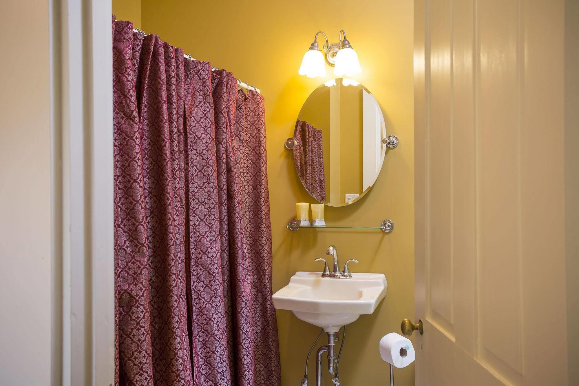 Hollinger House Bed & Breakfast