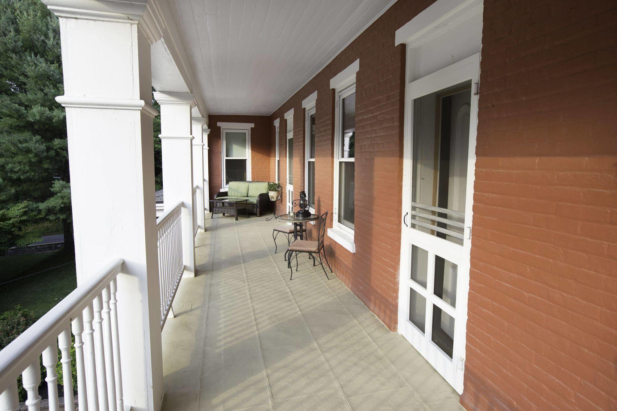 Hollinger House Bed & Breakfast Lancaster