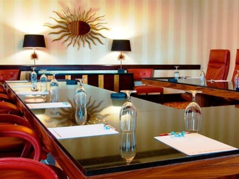 Marriott At Penn Square Hotel 3*